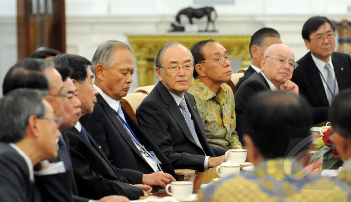 Potensi penduduk yang lebih dari 250 juta menjadi alasan Jepang menjadikan Indonesia tujuan pertama delegasi ekonominya, Istana Merdeka, Jakarta, Senin (2/2/2015). (Liputan6.com/Faizal Fanani)