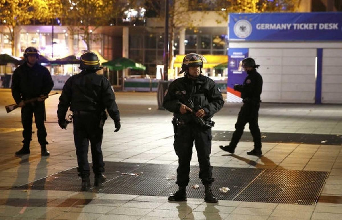 Kepanikan ribuan warga Paris diteror bom dan serangan beruntun