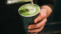 Ilustrasi Matcha Latte/copyright: unsplash/mike marquez