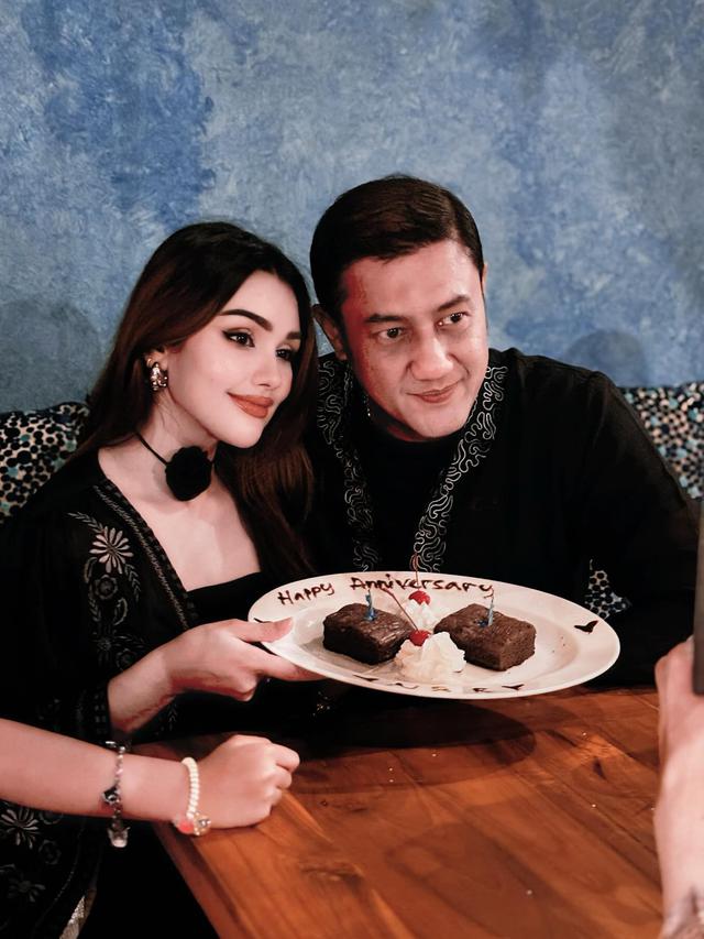 7 Potret Nurah Syahfirah dan Teuku Rafly Rayakan 11 Tahun Pernikahan Bersama Keluarga