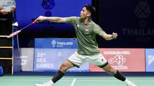 Tunggal putra Indonesia Mohammad Zaki Ubaidillah pecundangi unggulan pertama asal Singapura Loh Kean Yew pada perempat final cabang bulu tangkis nomor perorangan SEA Games 2025 di Thamasat Rangsit Gymnasium 4, Jumat (12/12). (foto: PBSI)
