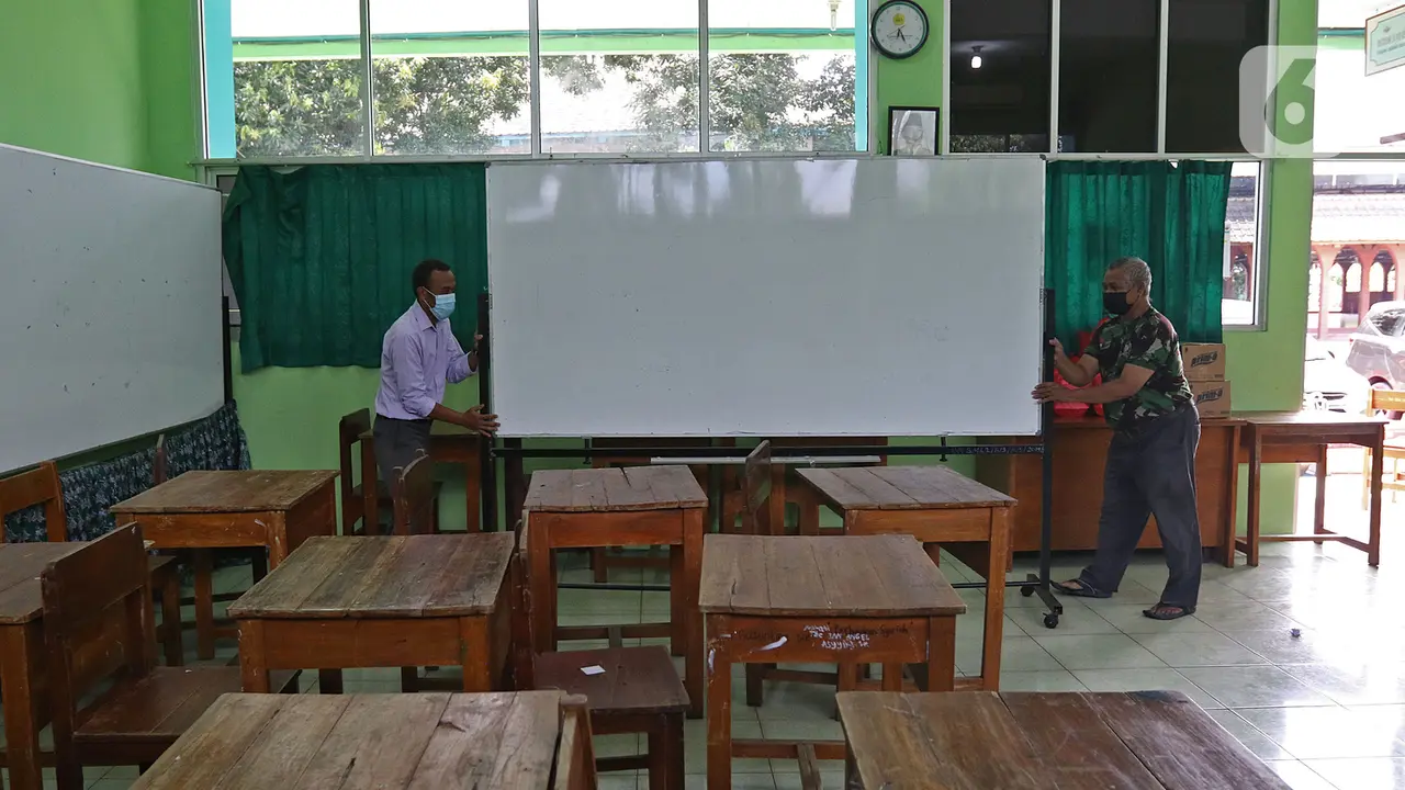 FOTO: Persiapan Sekolah Jelang Pembelajaran Tatap Muka di DKI Jakarta