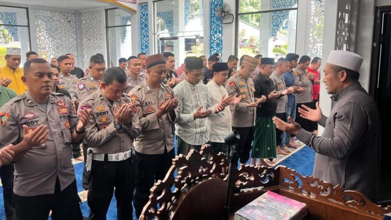 Tragedi Ojek Online: Polres Garut Gelar Salat Gaib dan Doa Bersama untuk Affan Kurniawan, Wujud Solidaritas Kepolisian