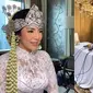 Potret Pernikahan Angga Wijaya Bertema Adat Jawa (Sumber: Instagram/hdwmakeup18)