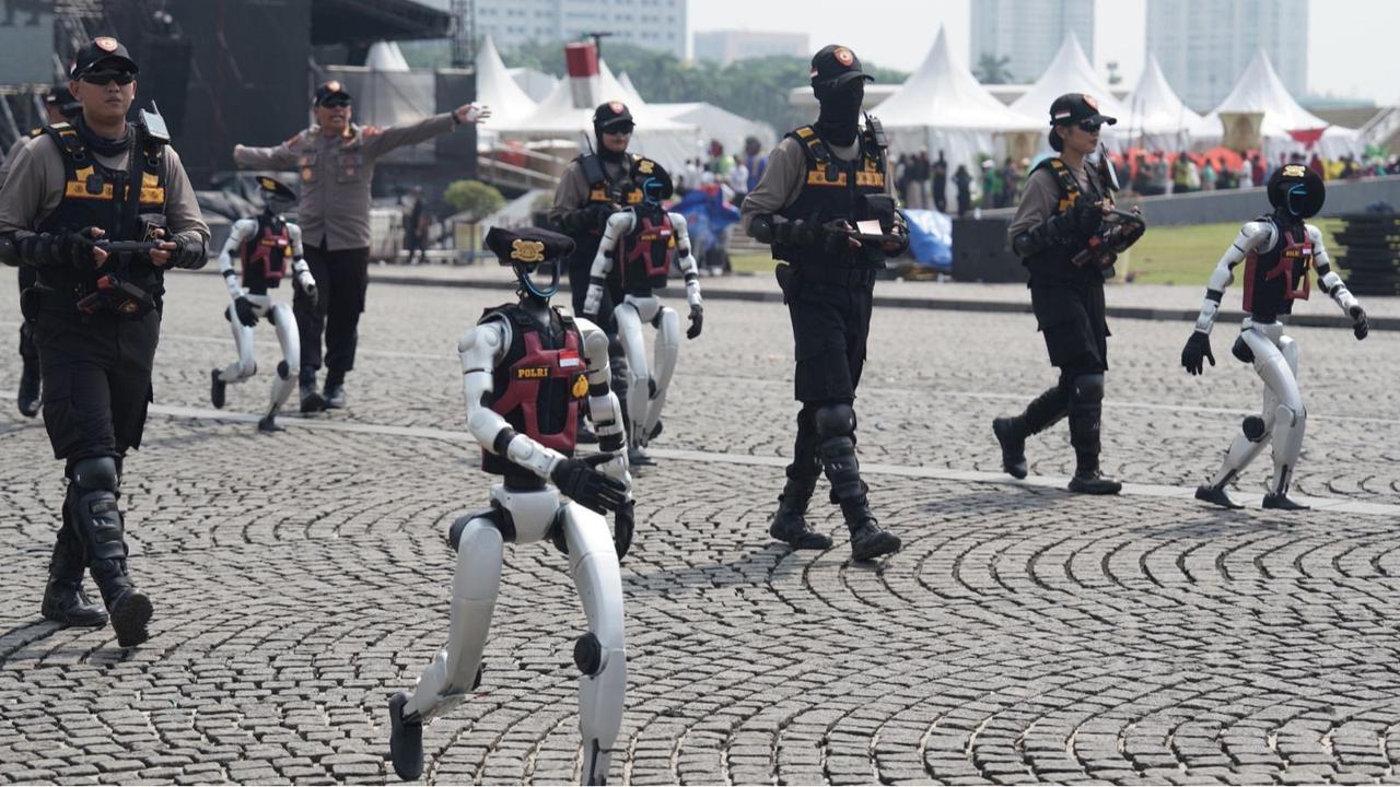 Robot homanoid dan anjing k9 Polri