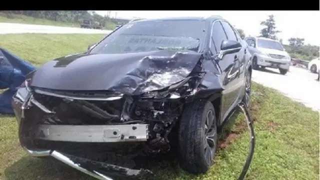 Lexus Hitam Milik Hotman Paris