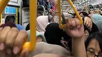KRL Rute Jakarta Kota-Bogor Gangguan, Penumpang Gerah Tertahan 40 Menit