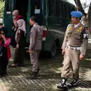 Aksi Bermesraan di TikTok Berakhir dengan Hukuman Cambuk