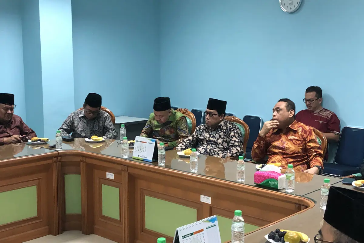 Dewan Masjid Indonesia mendatangi kantor MUI, Jumat (1/11/2019).