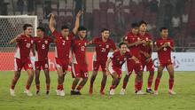 Para pemain Timnas Indonesia U-23 bersuka cita melangkah ke partai final usai menang dramatis atas Thailand pada babak semifinal Piala AFF U-23 di Stadion Utama Gelora Bung Karno, Jakarta, Jumat (25/7/2025).&nbsp;(Bola.com/Abdul Aziz)