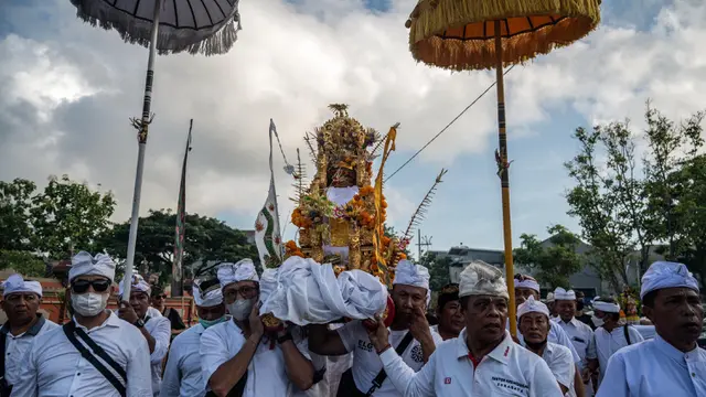 Umat Hindu Surabaya Jalani Upacara Melasti