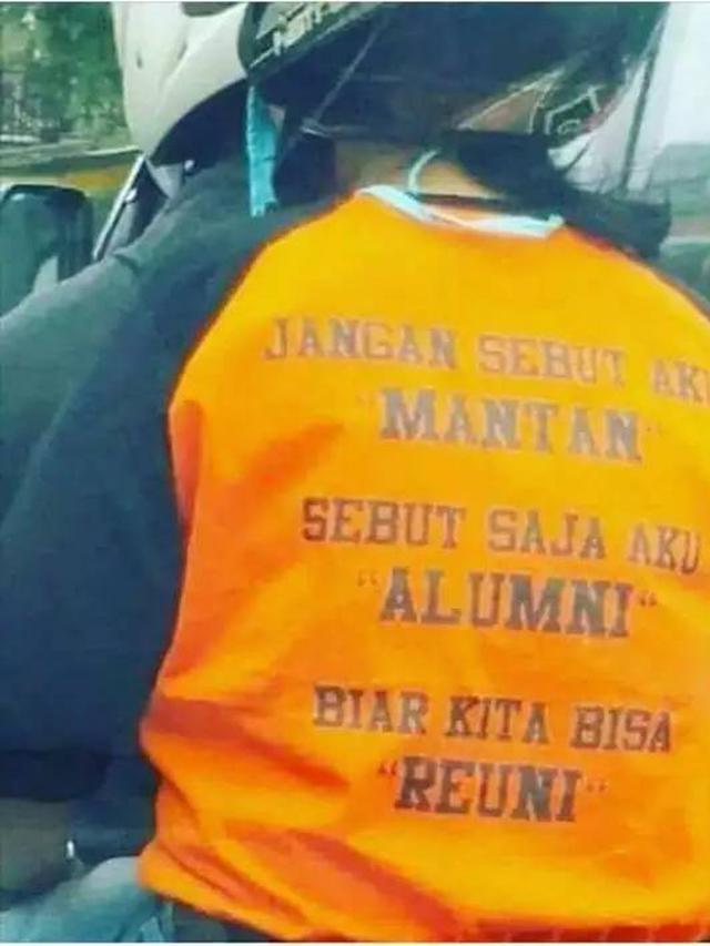 10 Potret Tulisan Nyeleneh di Belakang Kaos Ini Bikin Tepuk Jidat