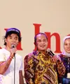 Grup band papan atas tanah air, Slank, tampil di hadapan 3000 Kepala Desa seluruh Indonesia. Marwan Jafar selaku menteri terkait pun hadir dan tak melewatkan kesempatan berkolaborasi dengan Kaka dan kawan-kawan. (Deki Prayoga/Bintang.com)