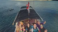 Berperahu menjelajah antar pulau di Kepulauan Karimunjawa. (foto: Liputan6.com/vega viditama/edhie prayitno ige)