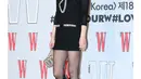 Shin Min Ah tampil dengan gaun hitam dari Celine. [Instagram]