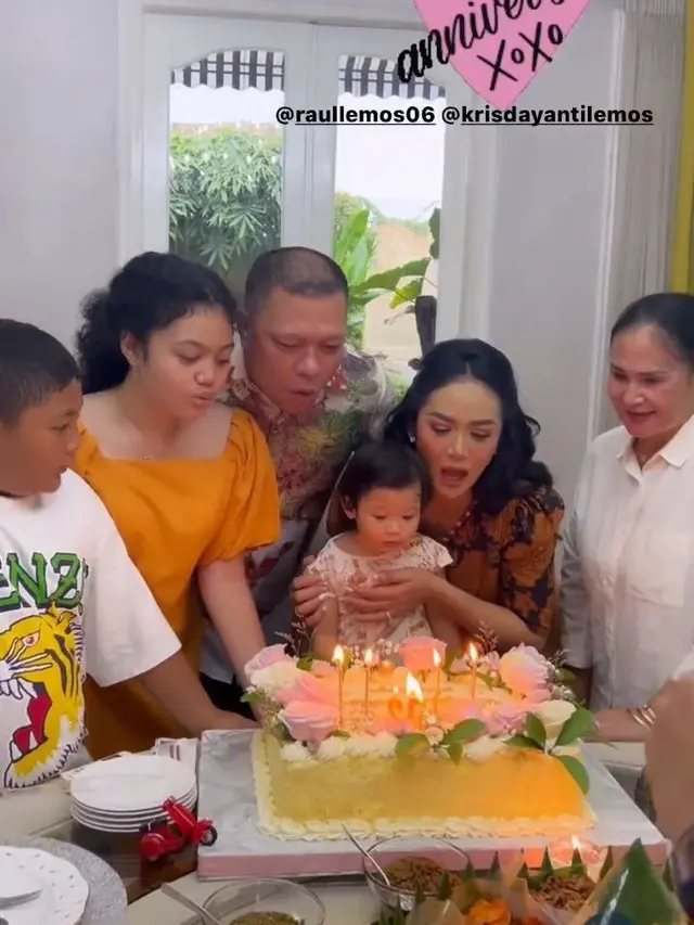 12 Tahun Menikah, Ini 6 Potret Krisdayanti dan Raul Lemos Rayakan Anniversary Sederhana