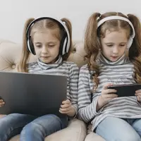 Main game berlebihan bisa mengganggu kesehatan dan perkembangan anak. Ini 5 dampak seriusnya. [Dok/freepik.com]