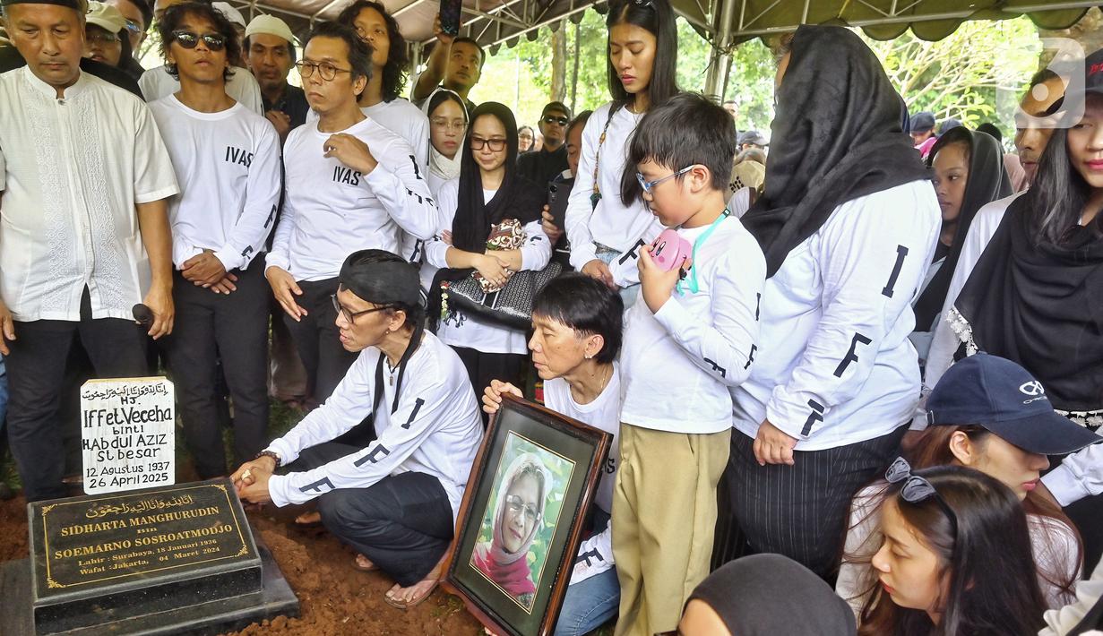 Bunda Iffet merupakan sosok telah dianggap sebagai "ibu" bagi seluruh personel grup band Slank. (Liputan6.com/Angga Yuniar)