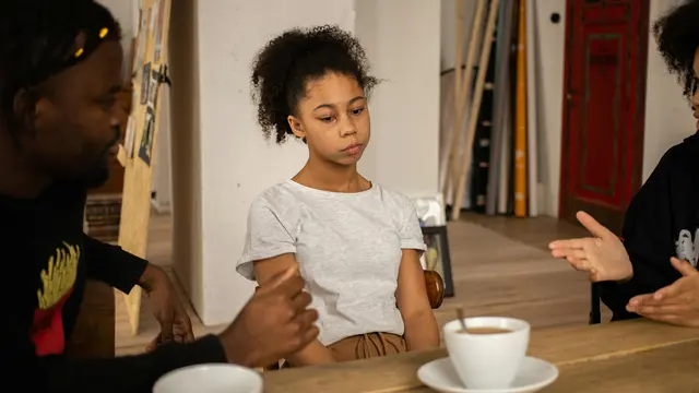 1. Terlalu Cepat Membantu Anak Menghadapi Masalah