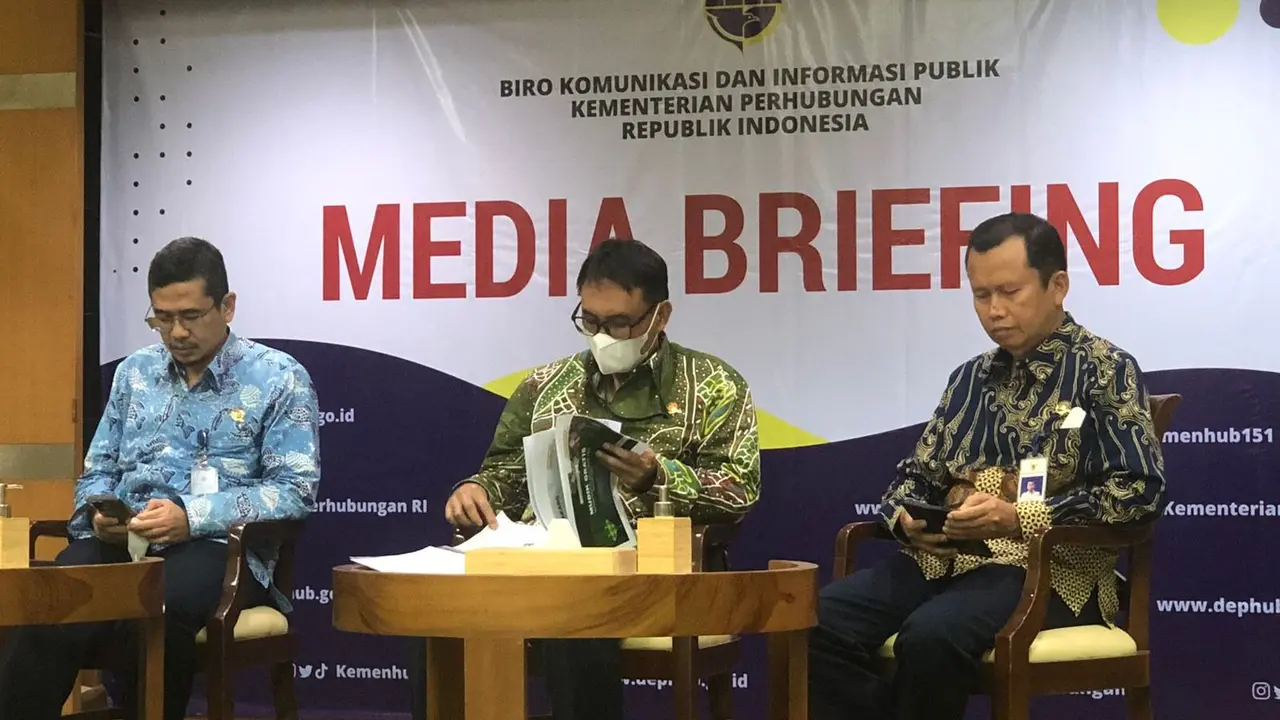 Direktur Angkutan Jalan Direktorat Jenderal Perhubungan Darat Kemenhub Suharto dalam konferensi pers Update Program Mudik Gratis Kemenhub 2023, Jumat (24/3/2023).(Tira/Liputan6.com)