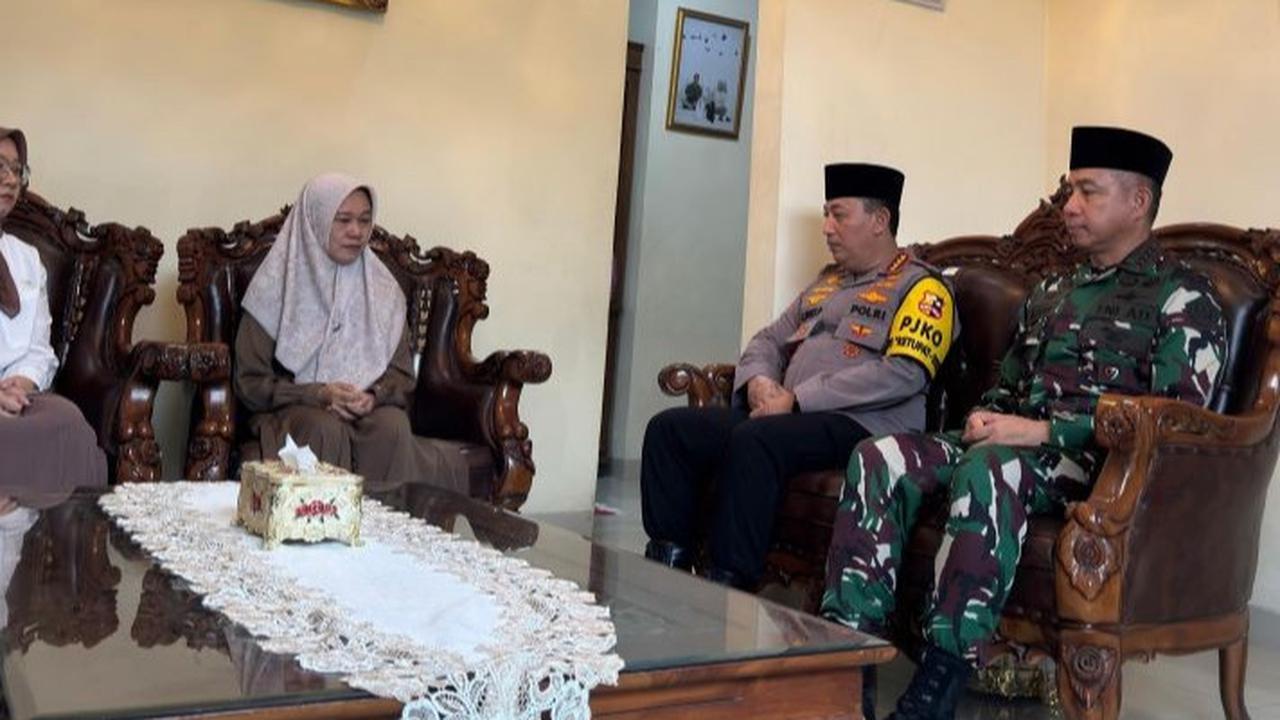 VIDEO: Tuntut Keadilan, Tangis Ibu Briptu Ghalip Polisi Gugur Ditembak TNI Depan Kapolri-Panglima