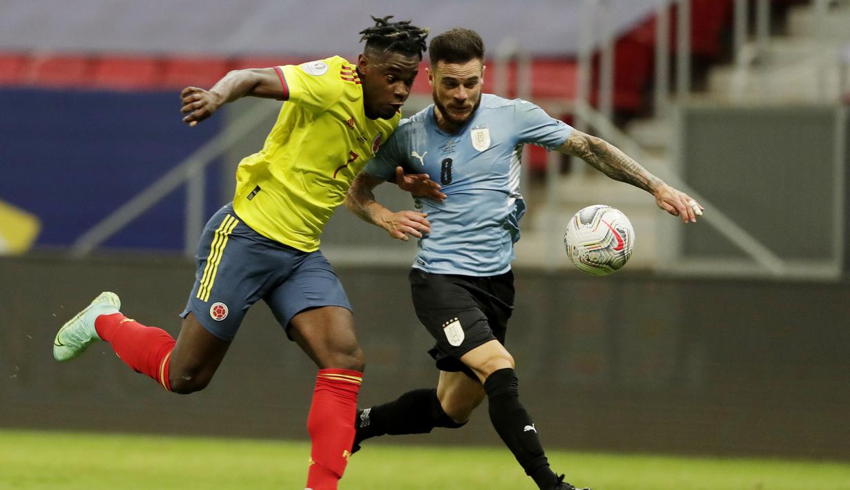 Baik Uruguay maupun Kolombia menaikkan tempo permainan di babak kedua guna memecah kebuntuan. (Foto:AP/Silvia Izquierdo)
