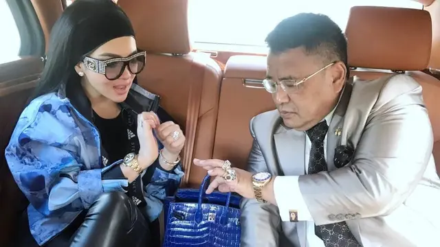 [Bintang] Hotman Paris dan Syahrini