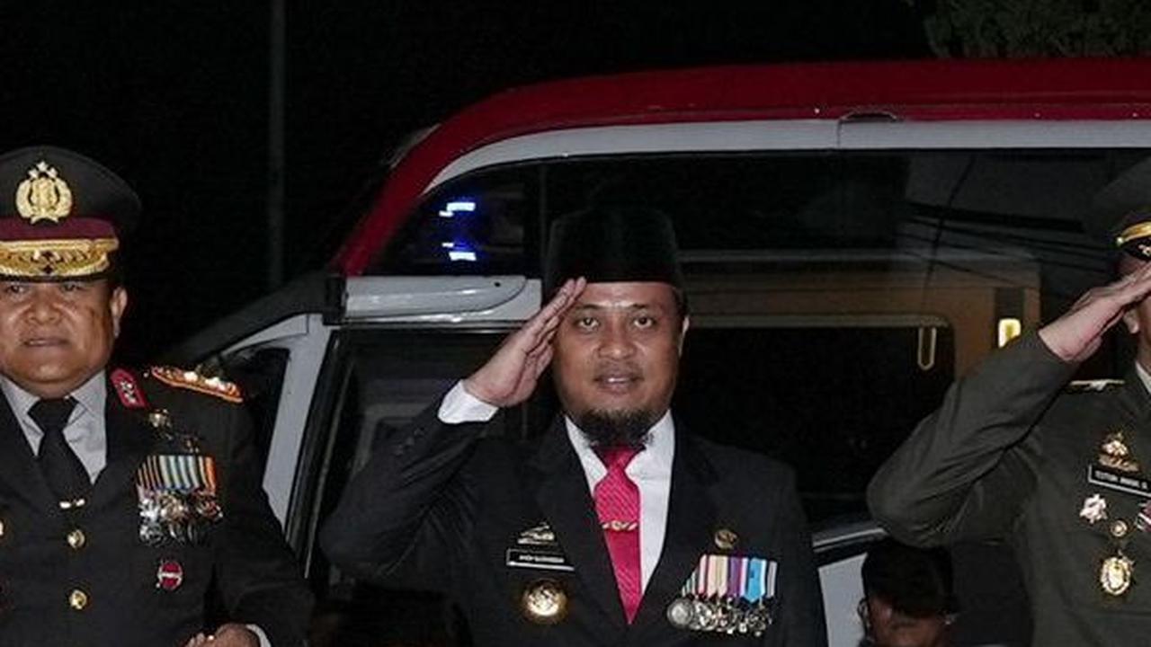 Gubernur Andi Sudirman Hadiri Apel Kehormatan & Renungan Suci 78 HUT RI