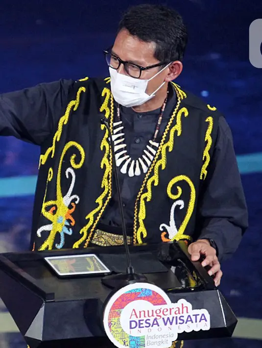 <p>Menteri Pariwisata dan Eknomi Kreatif Sandiaga Uno memberi sambutan pada ADWI 2021 di Jakarta, Selasa malam (7/12/2021). Ada tujuh kategori penilaian yang ditetapkan, yaitu&nbsp;homestay, toilet, suvenir, desa digital, CHSE, konten kreatif, serta daya tarik wisata. (Liputan6.com/Fery Pradolo)</p>