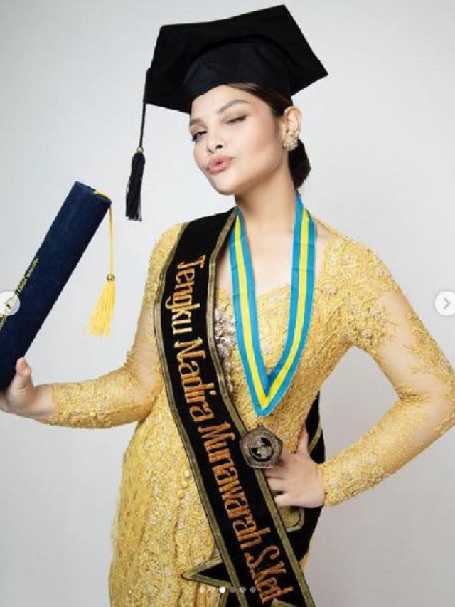 Nadira Adnan Raih Gelar Sarjana Kedokteran Putri Enny Beatrice Ungkap Momen Wisuda Yang Jauh Dari Harapannya Showbiz Liputan6 Com