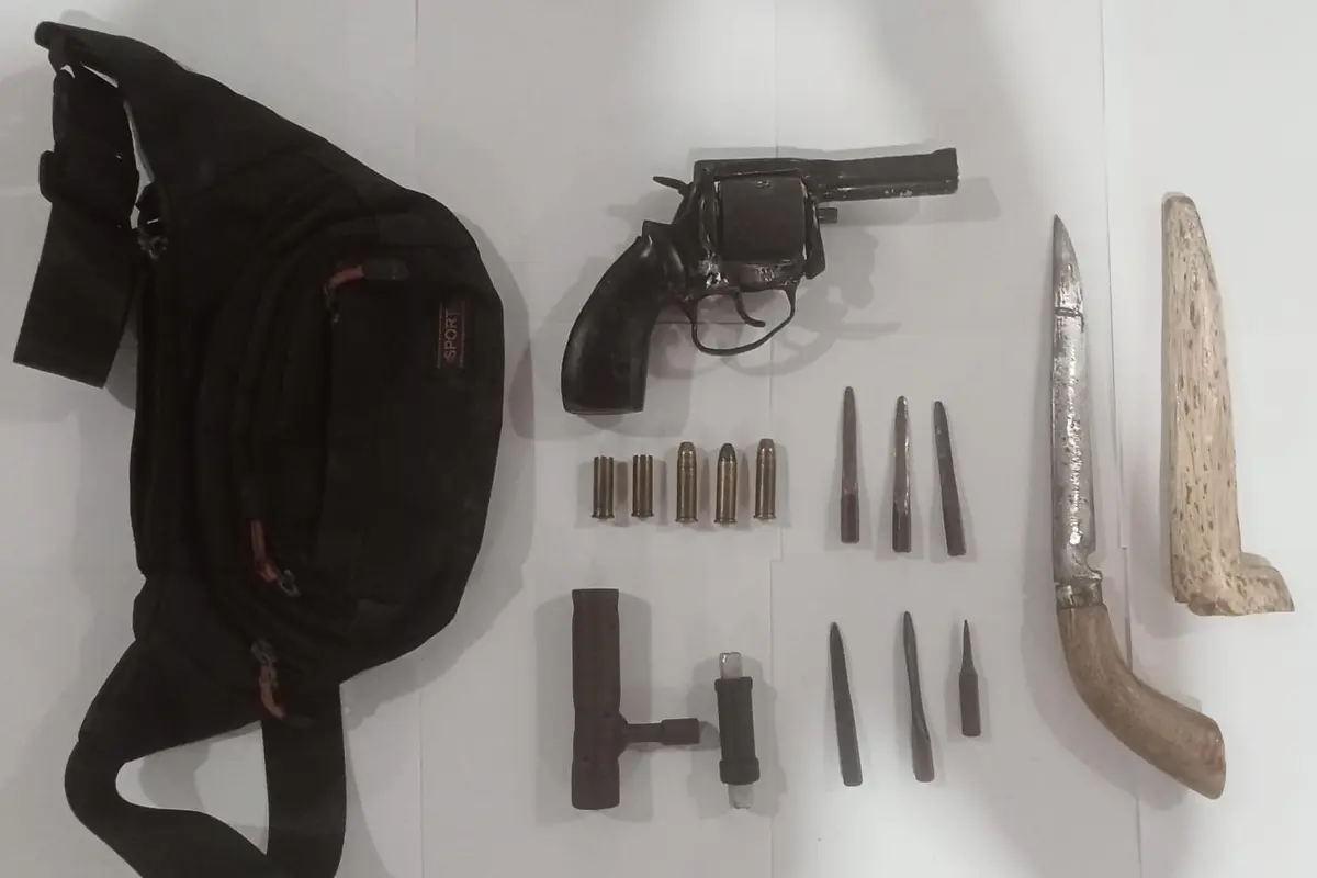 Barang bukti senjata api yang digunakan Begal untuk melawan polisi saat diringkus.