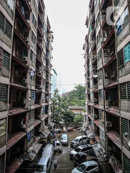Suasana Rusun Bendungan Hilir 2, Jakarta, Senin (4/5/2020). Kebijakan itu diambil karena banyaknya penghuni rusun yang tidak mampu membayar sewa akibat wabah yang disebabkan virus corona. (Liputan6.com/Faizal Fanani)