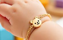 Fakta Penggunaan Gelang Emas pada Bayi Baru Lahir yang Perlu Diketahui Orang Tua