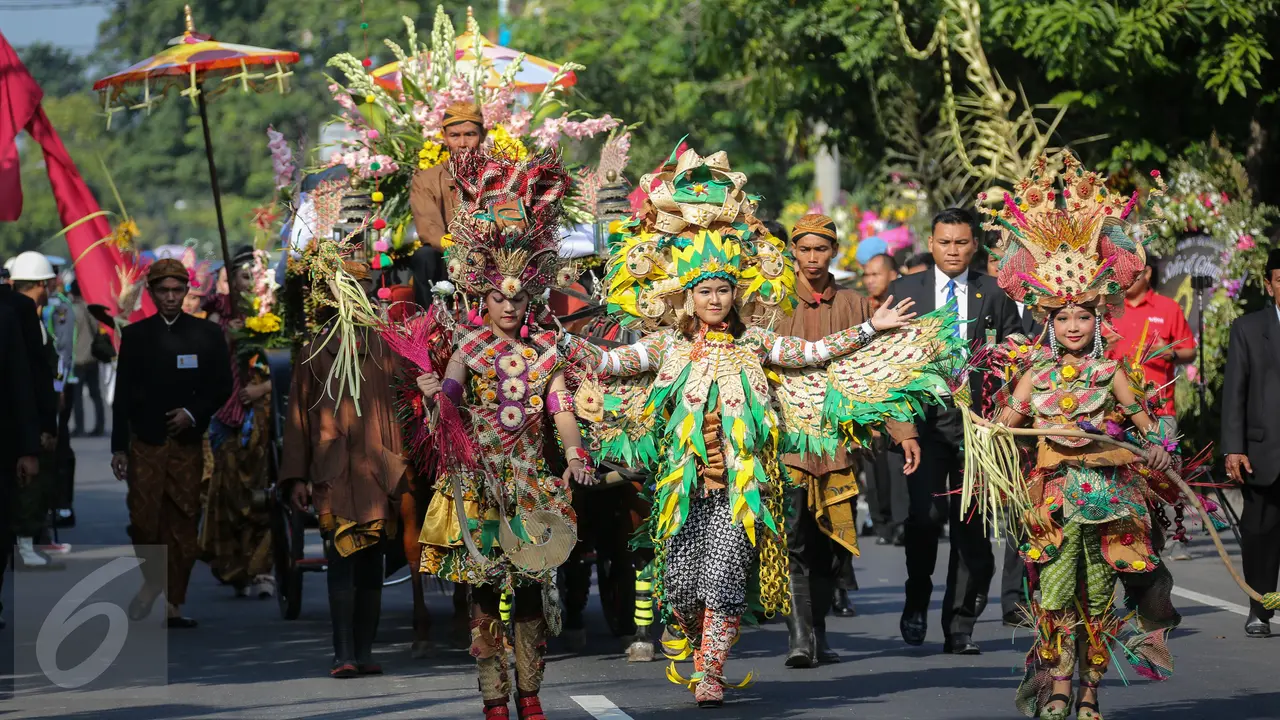 Ini Senyum Bahagia Selvi Ananda Saat Naik Kereta Kuda ke Lokasi Akad Nikah
