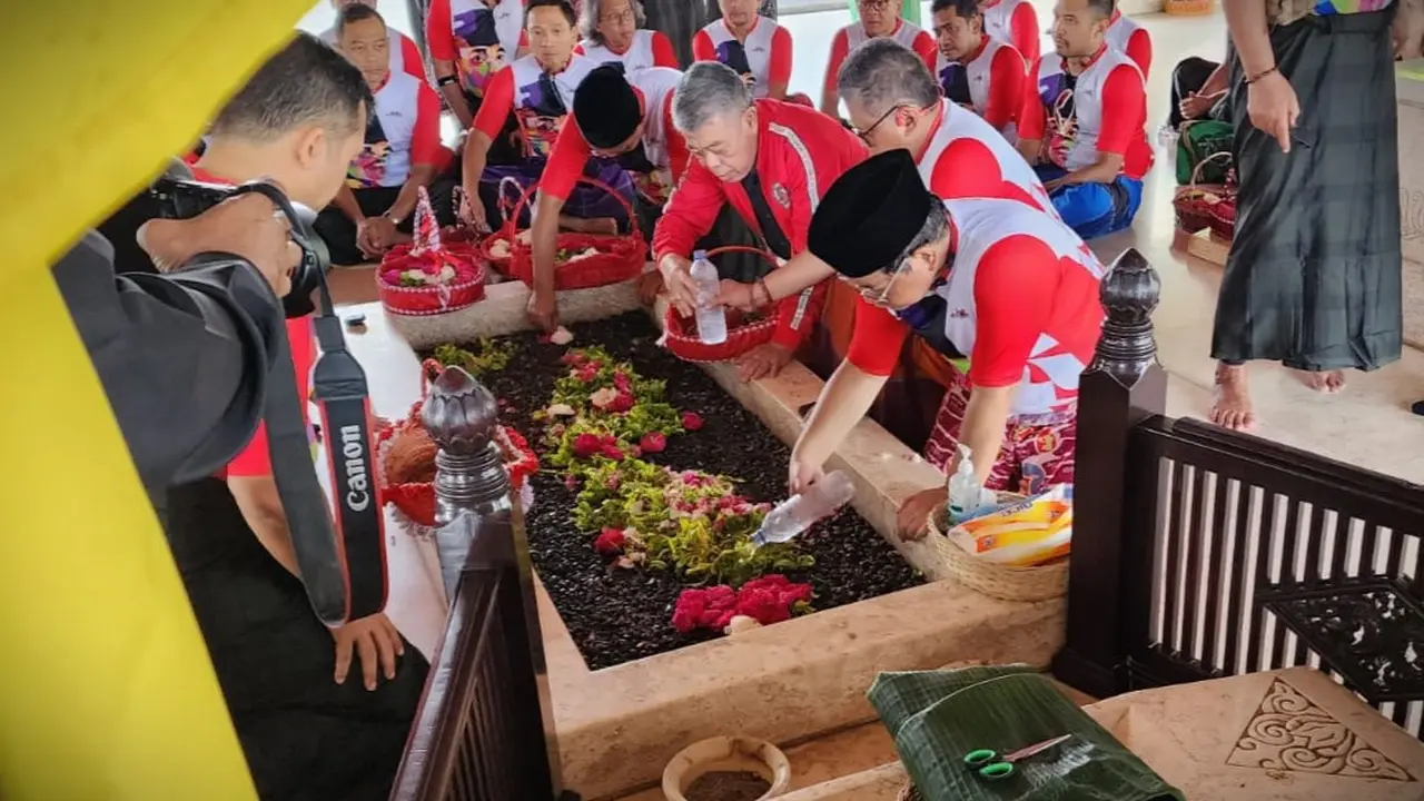 Sekretaris Kabinet Pramono Anung, Sekretaris Jenderal DPP PDI Perjuangan (PDIP) Hasto Kristiyanto.