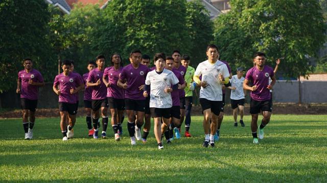 Timnas Indonesia U-23 latihan di Vietnam. (PSSI).