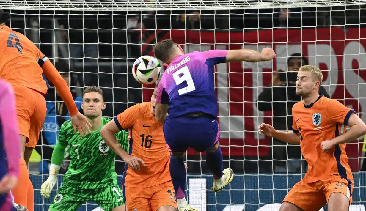 Tujuh menit berselang, timnas Jerman berhasil menyamakan kedudukan lewat gol Maximilian Mittelstadt. (INA FASSBENDER/AFP)