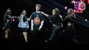 Aksi panggung Hrvy bersama para dancer saat tampil dalam festival musik Love Fest di Istora Senayan, Jakarta, Sabtu (22/2/2020). Dalam penampilannya Hrvy membawakan sejumlah lagu seperti Personal, Million Ways, I Wish You Were Here. (Liputan6.com/Faizal Fanani)