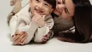 Pasangan ibu anak ini terlihat begitu hangat dalam beberapa foto terbaru yang sederhana [@audimarissa]