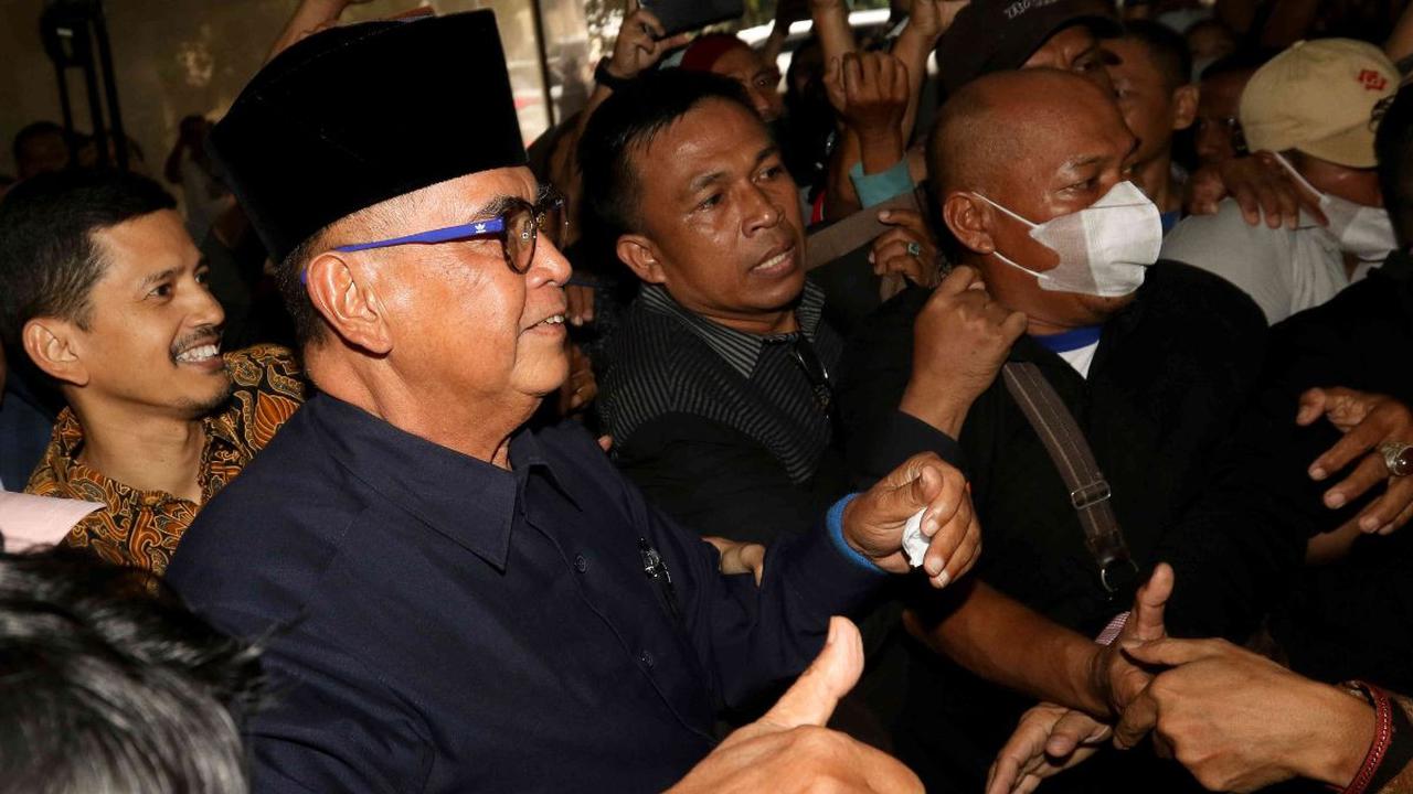 "Sekitar tahun 1992 mendirikan pondok di Indramayu. Setahu saya Panji punya kepedulian di dunia pendidikan. Tidak pernah ajak yang aneh dan tidak pernah mempromosikan gerakannya. Warga pun tidak ada rasa curiga,"