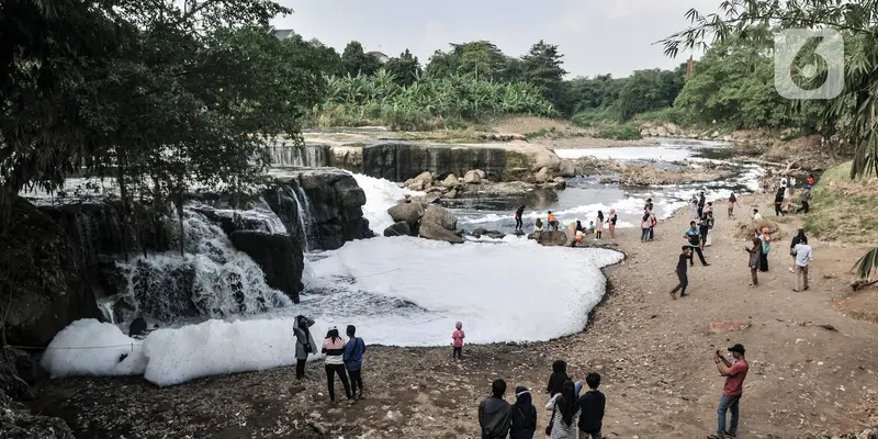 Keindahan Curug Parigi Tercemar Limbah Busa