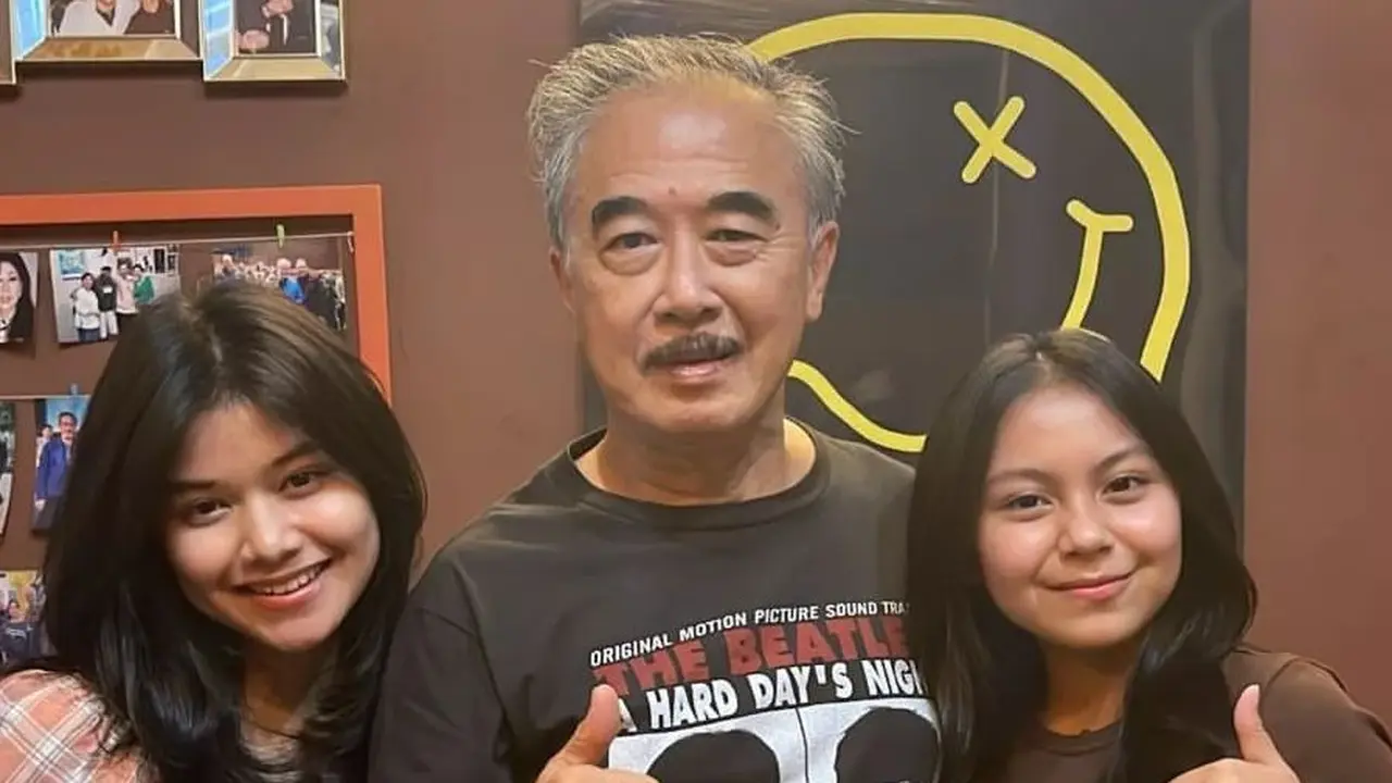 Produser musik Jan Djuhana bersama duo FAV Girls, Salwa dan Lubna (https://www.instagram.com/p/CaqXMbavNov/)