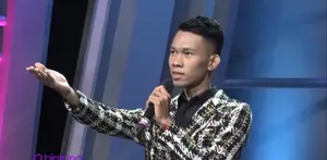 Cemen sedang jadi perbincangan karena telah memenangkan Stand Up Comedy Academy. Tetapi banyak kisah lucu dan seru di balik kesuksesan yang sudah ia raih seperti sekarang. Seperti apa kisah komika yang satu ini? Saksikan hanya di bintang.com