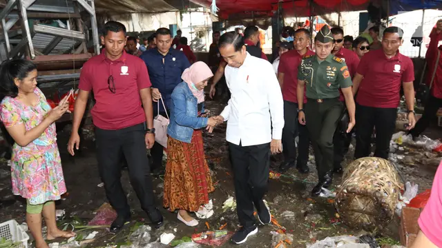 Blusukan ke Pasar Minggu, Jokowi Beli Buah dan Sayur