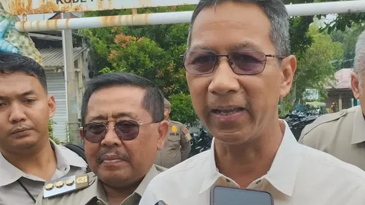 Sebelumnya, Penjabat (Pj) Gubernur DKI Jakarta Heru Budi Hartono mengungkapkan, pihaknya akan melakukan water wist atau penyemprotan dari atas gedung tinggi. Penyemprotan ini, kata Heru, akan dilakukan di atas gedung-gedung Pemda DKI.