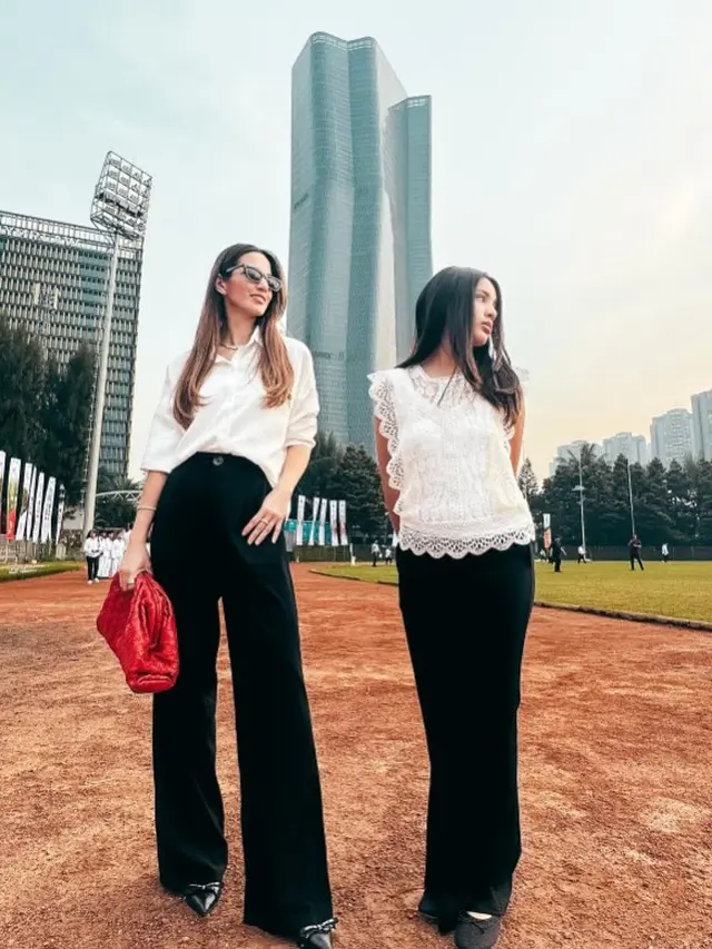 Model Kacamata Hitam Kekinian ala Nia Ramadhani