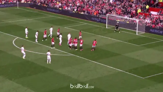 Gol Gylfi Sigurdsson yang berhasil membuat kiper Manchester United, David De Gea terpaku. This video is presented by Ballball