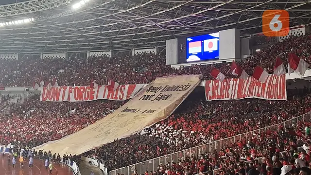 Ultras Garuda menunjukkan koreografi kemenangan Timnas Indonesia atas Jepang 7-0. "Jangan lupakan ini, kami percaya itu akan terulang lagi"
