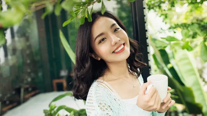 santai minum kopi cantik