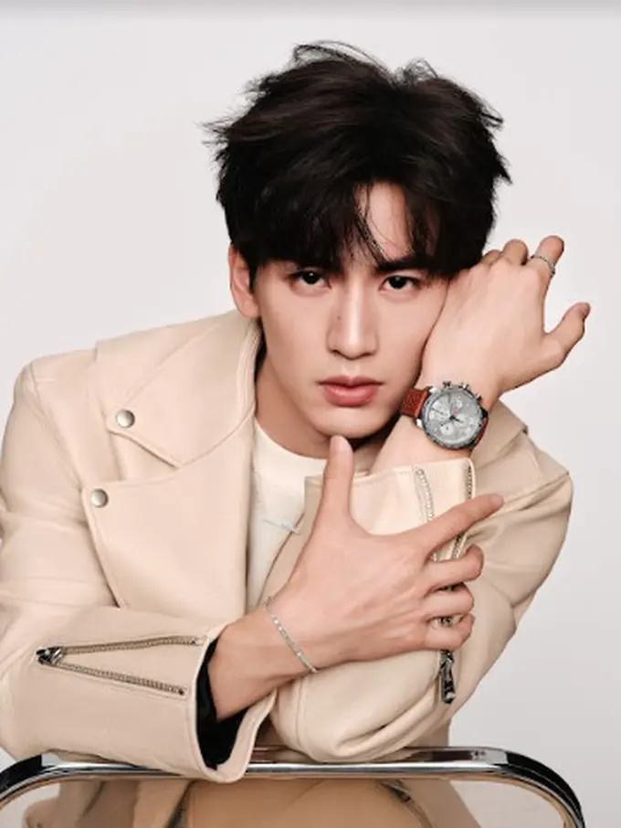 Pesona Tampan Zhang Linghe, Aktor China yang Digaet Chopard Sebagai Wajah Baru